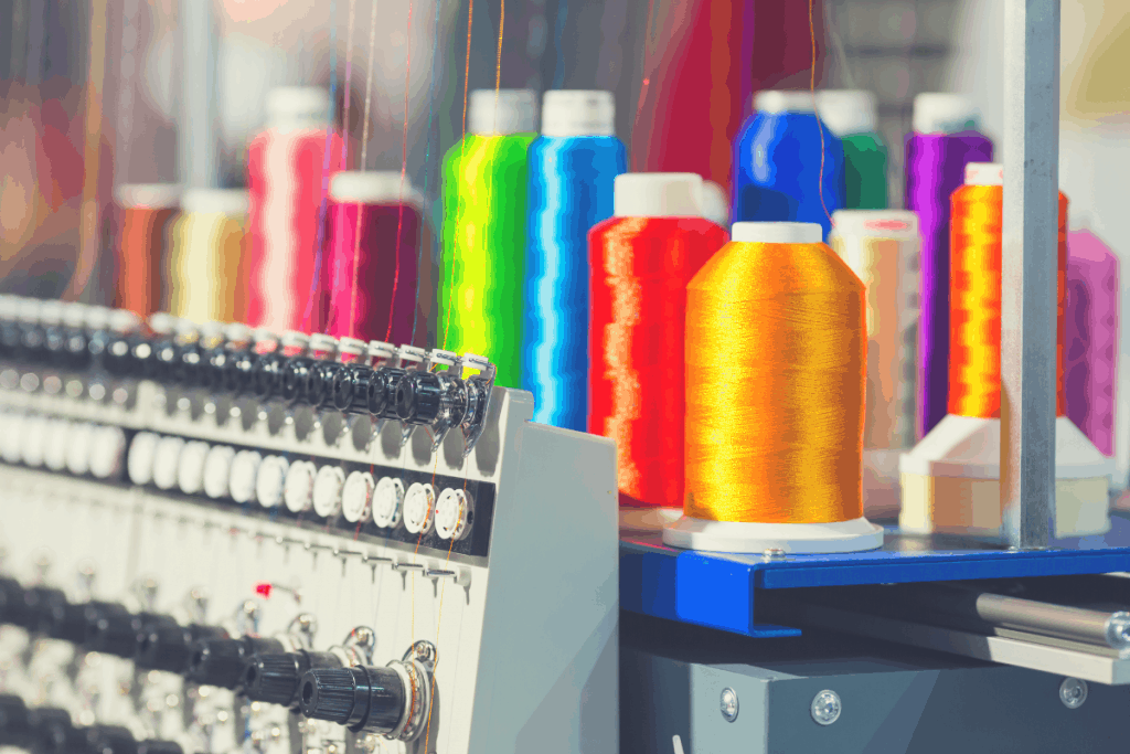 embroidery-machine-with-many-coloured-threads